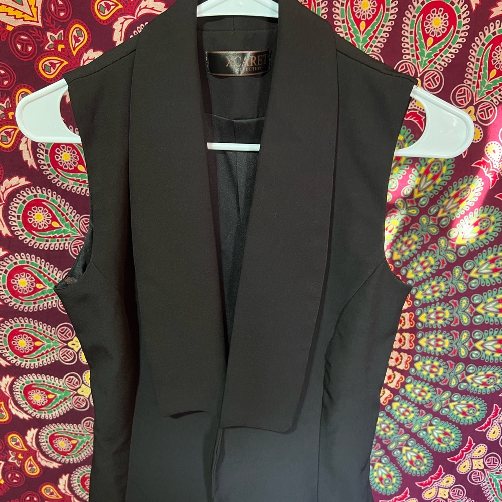 Elegant Black Sleeveless Blazer